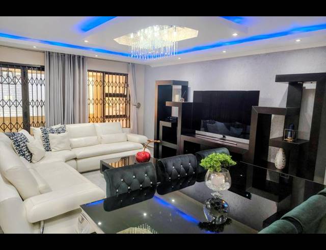 3 BEDROOM TOWNHOUSE FOR SALE IN BEDFORD GARDENS